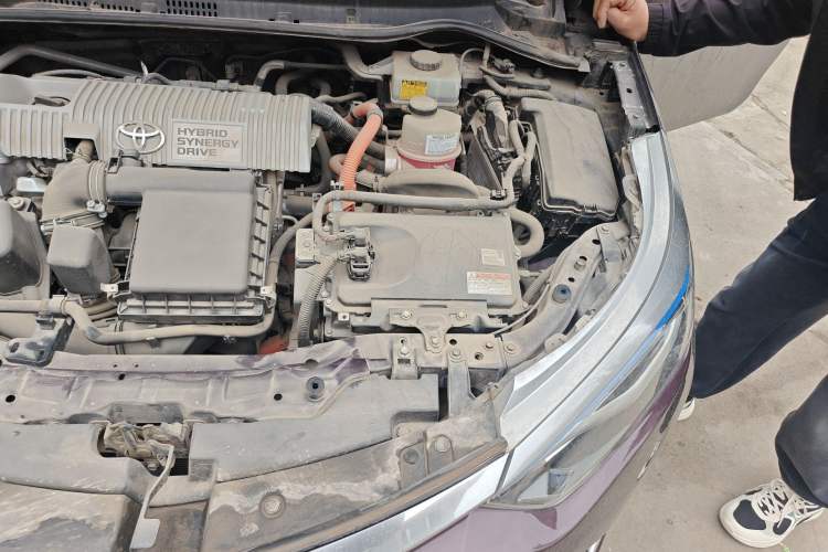 Used Toyota Levin 2016 Dual-Engine 1.8H GS E-CVT Elite Model with Sunroof Engine Bay Left