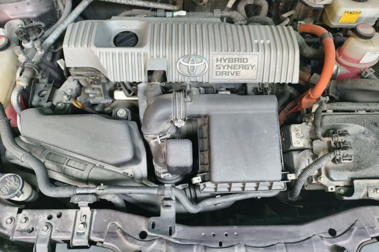 Used Toyota Levin 2016 Dual-Engine 1.8H GS E-CVT Elite Model with Sunroof Engine Bay