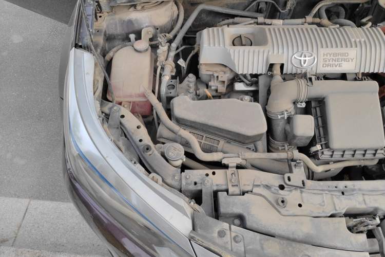 Used Toyota Levin 2016 Dual-Engine 1.8H GS E-CVT Elite Model with Sunroof Engine Bay Right