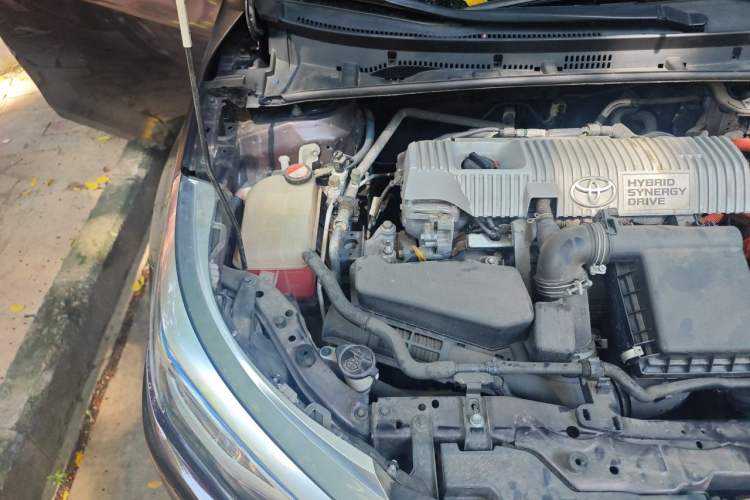 Used Toyota Levin 2016 Dual-Engine 1.8H GS E-CVT Elite Model with Sunroof Engine Bay Right