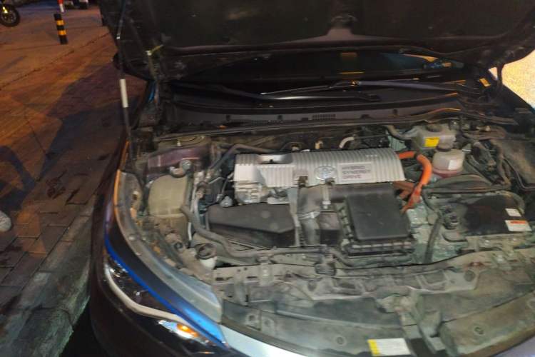 Used Toyota Levin 2016 Dual-Engine 1.8H GS E-CVT Elite Model with Sunroof Engine Bay Right