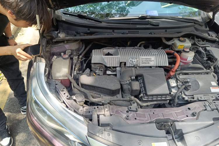 Used Toyota Levin 2016 Dual-Engine 1.8H GS E-CVT Elite Model with Sunroof Engine Bay Right