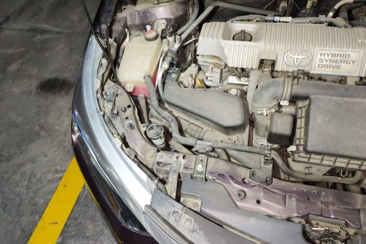 Used Toyota Levin 2016 Dual-Engine 1.8H GS E-CVT Elite Model with Sunroof Engine Bay Right
