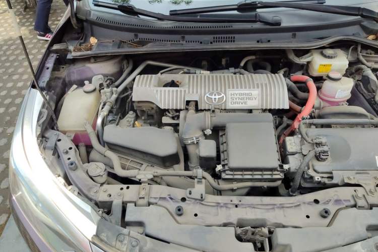 Used Toyota Levin 2016 Dual-Engine 1.8H GS E-CVT Elite Model with Sunroof Engine Bay Right
