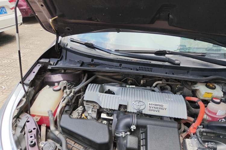 Used Toyota Levin 2016 Dual-Engine 1.8H GS E-CVT Elite Model with Sunroof Engine Bay Right