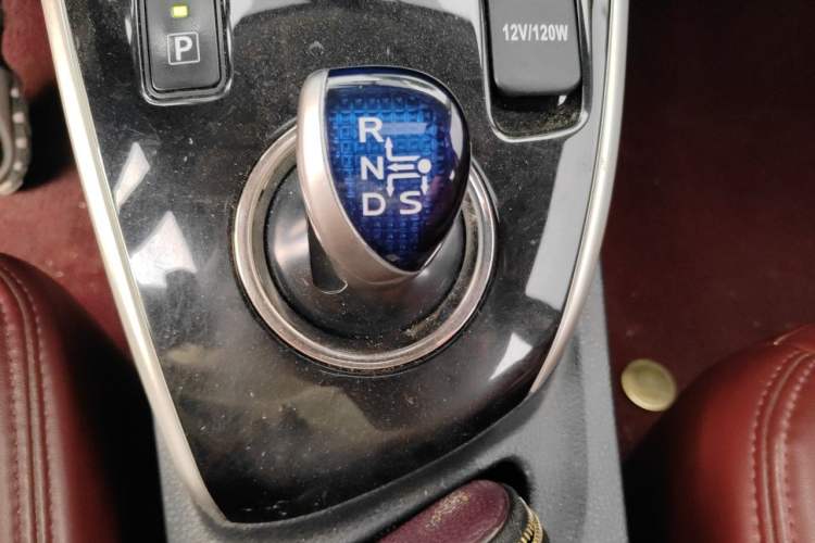 Used Toyota Levin 2016 Dual-Engine 1.8H GS E-CVT Elite Model with Sunroof Gear Lever