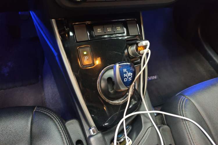 Used Toyota Levin 2016 Dual-Engine 1.8H GS E-CVT Elite Model with Sunroof Gear Lever