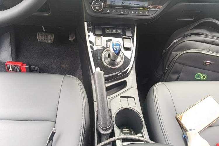 Used Toyota Levin 2016 Dual-Engine 1.8H GS E-CVT Elite Model with Sunroof Gear Lever