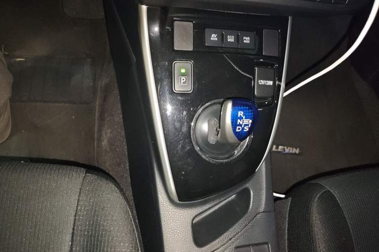 Used Toyota Levin 2016 Dual-Engine 1.8H GS E-CVT Elite Model with Sunroof Gear Lever