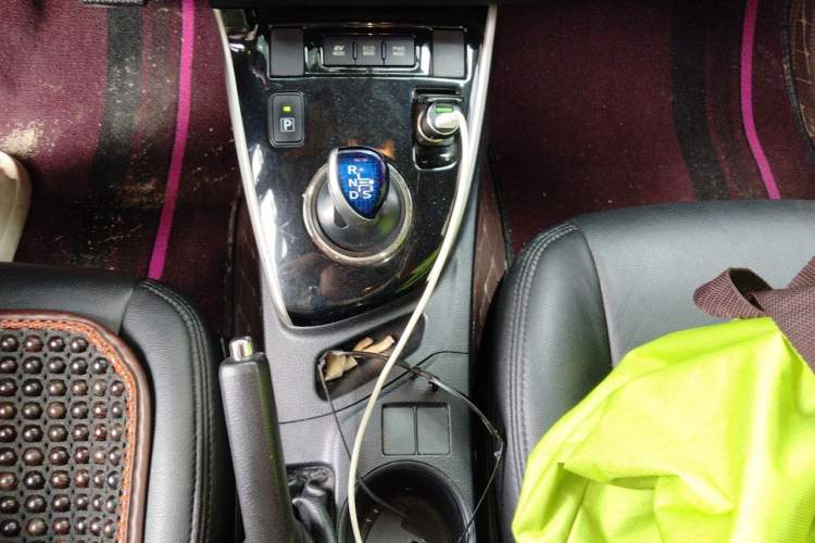 Used Toyota Levin 2016 Dual-Engine 1.8H GS E-CVT Elite Model with Sunroof Gear Lever