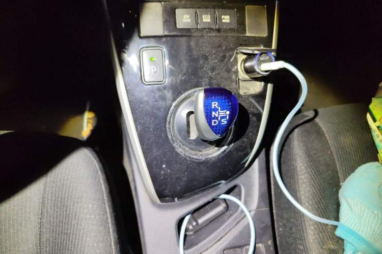 Used Toyota Levin 2016 Dual-Engine 1.8H GS E-CVT Elite Model with Sunroof Gear Lever