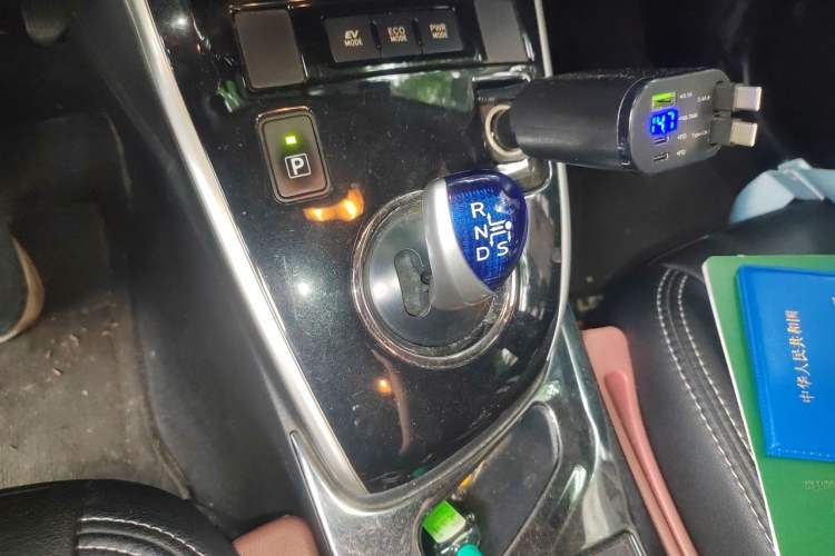 Used Toyota Levin 2016 Dual-Engine 1.8H GS E-CVT Elite Model with Sunroof Gear Lever