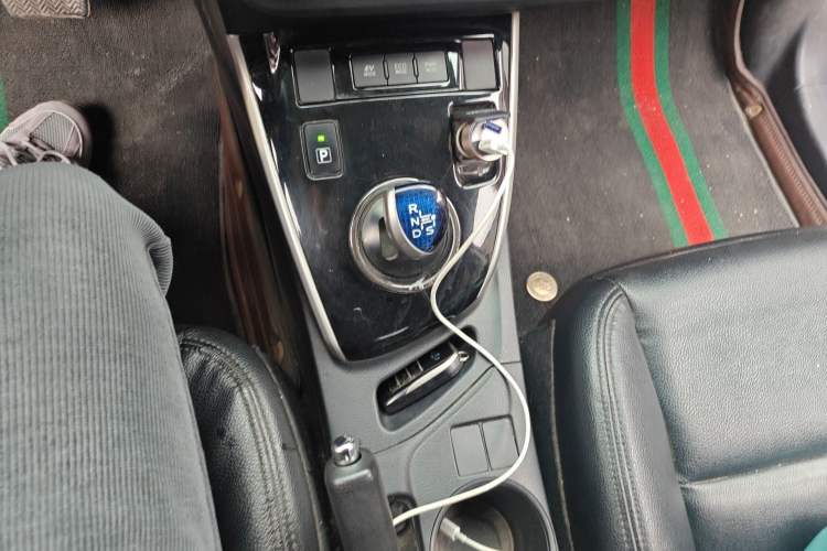 Used Toyota Levin 2016 Dual-Engine 1.8H GS E-CVT Elite Model with Sunroof Gear Lever