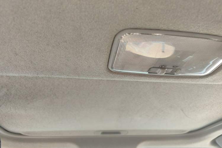 Used Toyota Levin 2016 Dual-Engine 1.8H GS E-CVT Elite Model with Sunroof Headliner