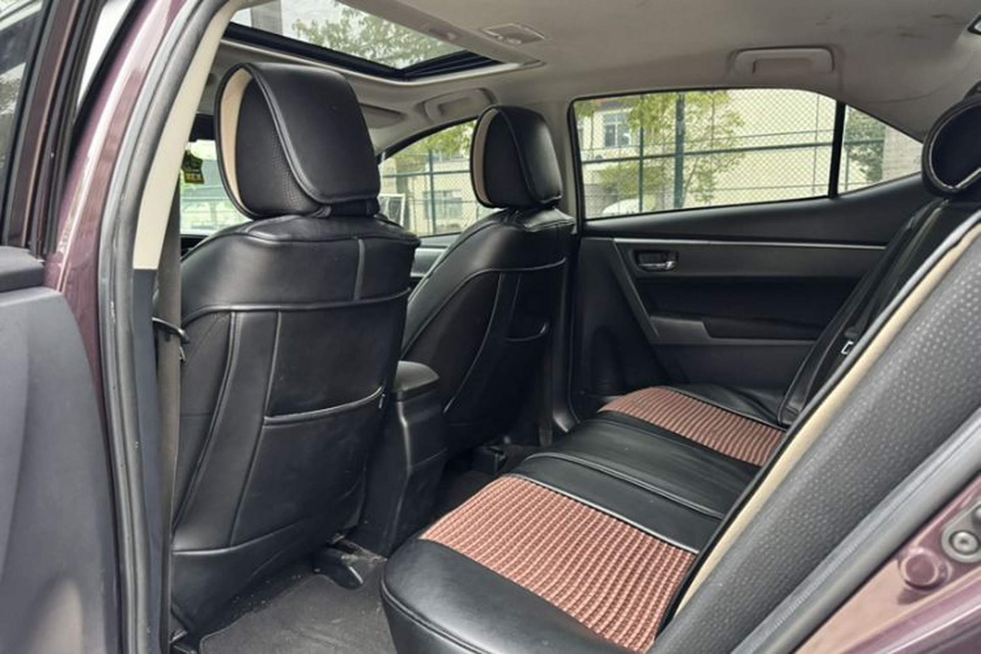 Used Toyota Levin 2016 Dual-Engine 1.8H GS E-CVT Elite Model with Sunroof Headliner
