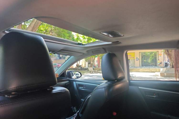 Used Toyota Levin 2016 Dual-Engine 1.8H GS E-CVT Elite Model with Sunroof Headliner