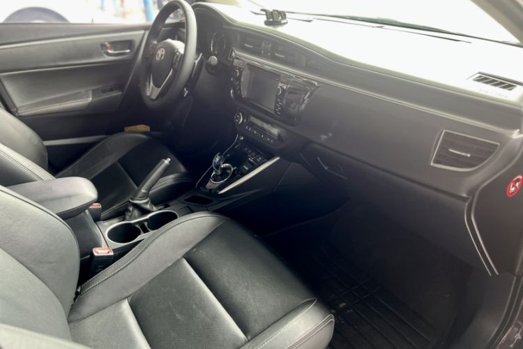 Used Toyota Levin 2016 Dual-Engine 1.8H V E-CVT Luxury Edition Interior 4