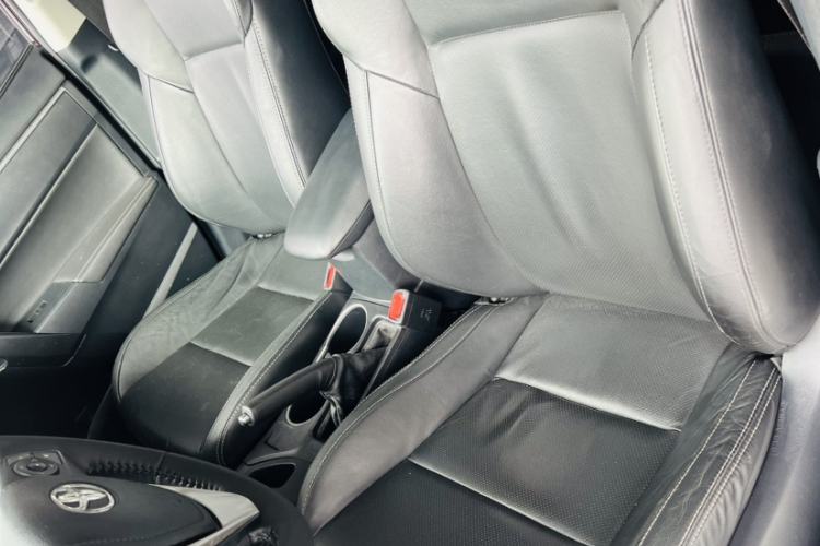 Used Toyota Levin 2016 Dual-Engine 1.8H V E-CVT Luxury Edition Interior 5