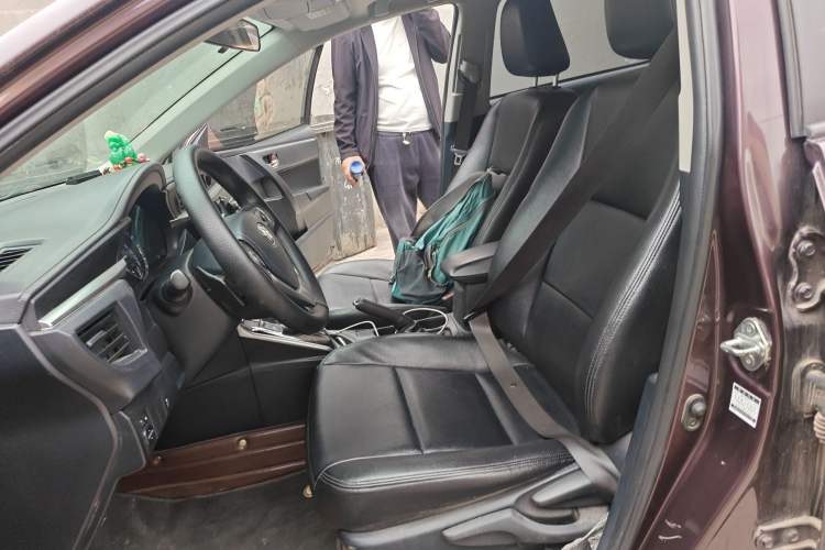 Used Toyota Levin 2016 Dual-Engine 1.8H GS E-CVT Elite Model with Sunroof Left Front Seat