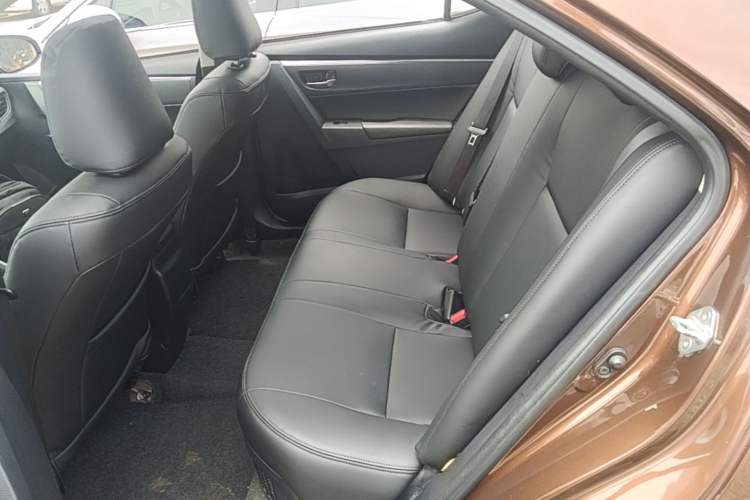 Used Toyota Levin 2016 Dual-Engine 1.8H GS E-CVT Elite Model with Sunroof Left Rear Seat