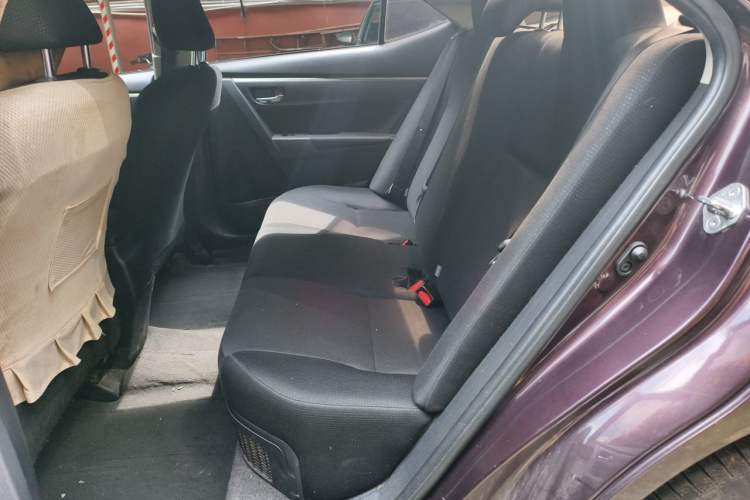 Used Toyota Levin 2016 Dual-Engine 1.8H GS E-CVT Elite Model with Sunroof Left Rear Seat