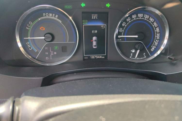 Used Toyota Levin 2016 Dual-Engine 1.8H GS E-CVT Elite Model with Sunroof Odometer Close Up
