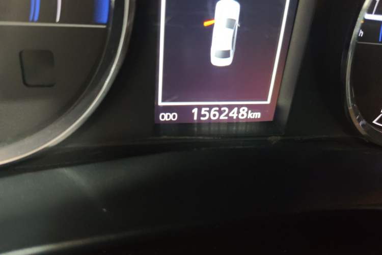 Used Toyota Levin 2016 Dual-Engine 1.8H GS E-CVT Elite Model with Sunroof Odometer Close Up