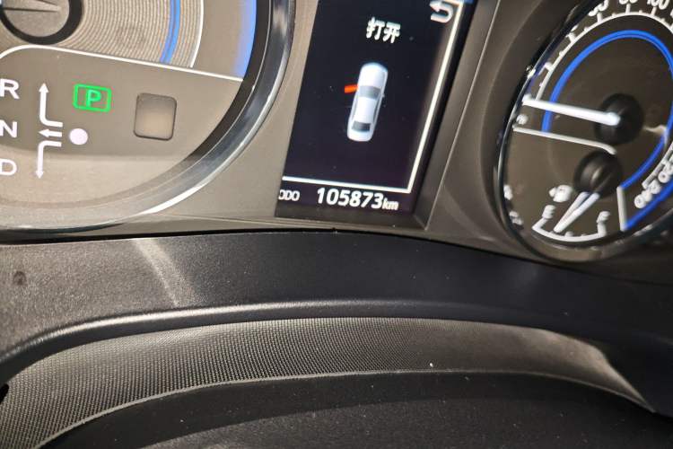 Used Toyota Levin 2016 Dual-Engine 1.8H GS E-CVT Elite Model with Sunroof Odometer Close Up