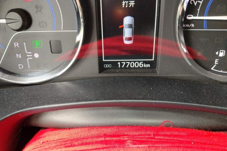 Used Toyota Levin 2016 Dual-Engine 1.8H GS E-CVT Elite Model with Sunroof Odometer Close Up