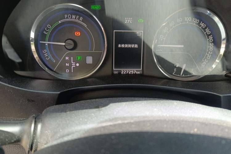 Used Toyota Levin 2016 Dual-Engine 1.8H GS E-CVT Elite Model with Sunroof Odometer Close Up