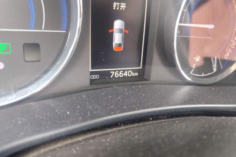 Used Toyota Levin 2016 Dual-Engine 1.8H GS E-CVT Elite Model with Sunroof Odometer Close Up