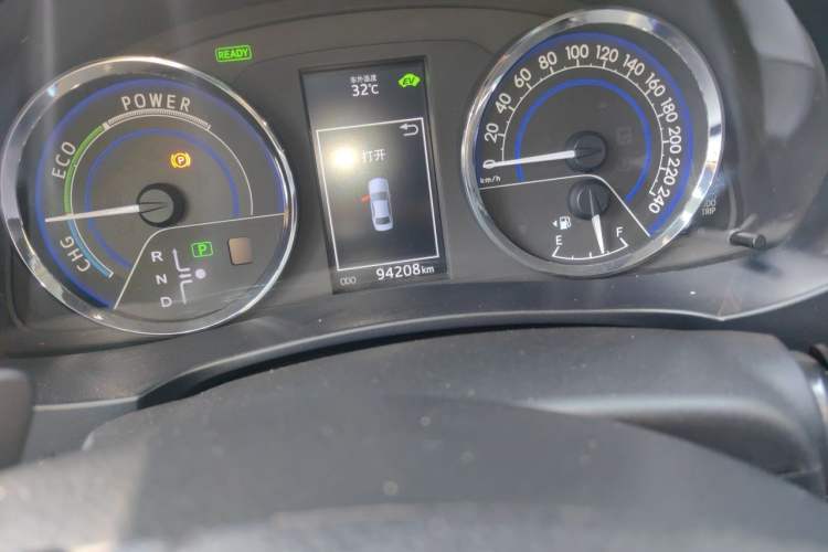 Used Toyota Levin 2016 Dual-Engine 1.8H GS E-CVT Elite Model with Sunroof Odometer Close Up