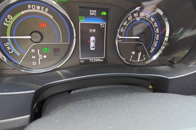 Used Toyota Levin 2016 Dual-Engine 1.8H GS E-CVT Elite Model with Sunroof Odometer Close Up