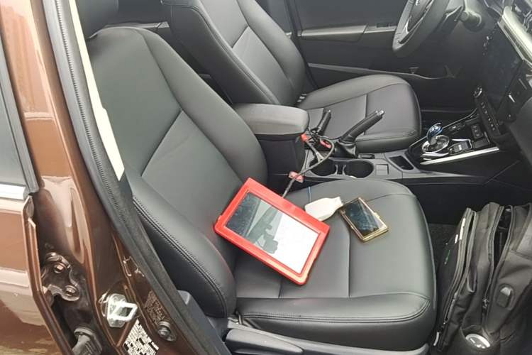 Used Toyota Levin 2016 Dual-Engine 1.8H GS E-CVT Elite Model with Sunroof Right Front Seat