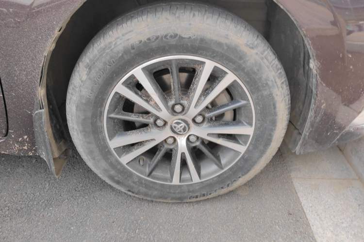 Used Toyota Levin 2016 Dual-Engine 1.8H GS E-CVT Elite Model with Sunroof Right Front Wheel Hub