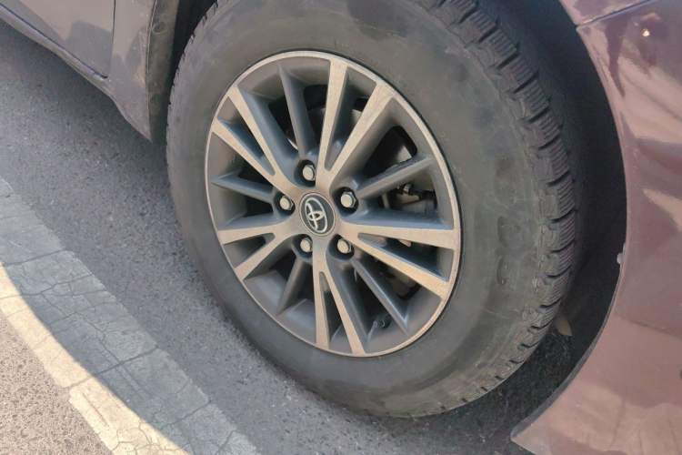 Used Toyota Levin 2016 Dual-Engine 1.8H GS E-CVT Elite Model with Sunroof Right Front Wheel Hub
