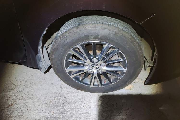 Used Toyota Levin 2016 Dual-Engine 1.8H GS E-CVT Elite Model with Sunroof Right Front Wheel Hub