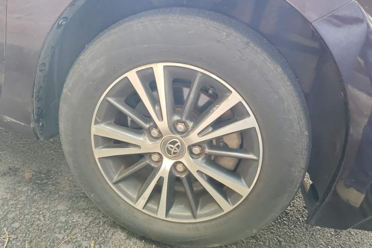 Used Toyota Levin 2016 Dual-Engine 1.8H GS E-CVT Elite Model with Sunroof Right Front Wheel Hub