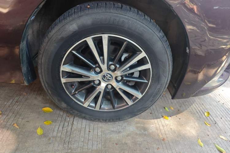 Used Toyota Levin 2016 Dual-Engine 1.8H GS E-CVT Elite Model with Sunroof Right Front Wheel Hub