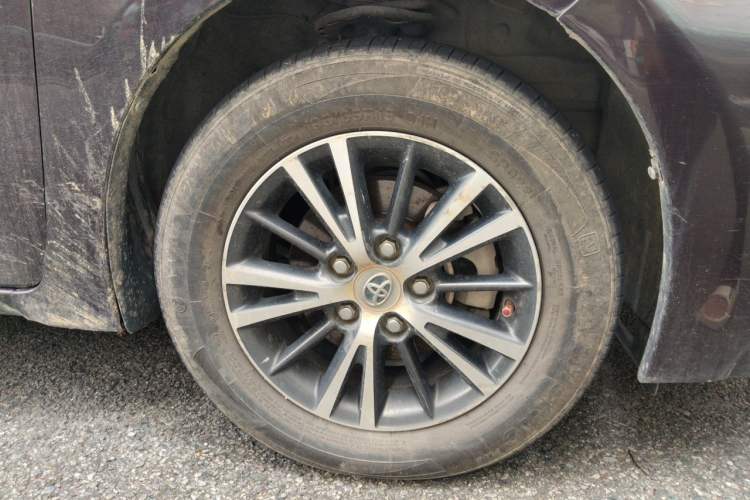 Used Toyota Levin 2016 Dual-Engine 1.8H GS E-CVT Elite Model with Sunroof Right Front Wheel Hub