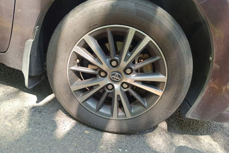 Used Toyota Levin 2016 Dual-Engine 1.8H GS E-CVT Elite Model with Sunroof Right Front Wheel Hub