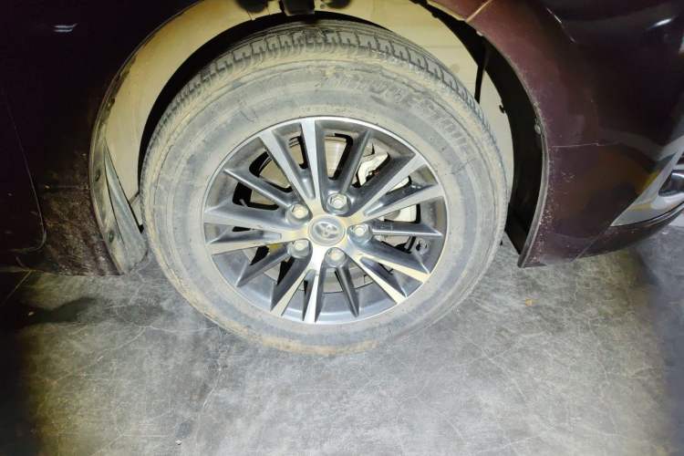 Used Toyota Levin 2016 Dual-Engine 1.8H GS E-CVT Elite Model with Sunroof Right Front Wheel Hub