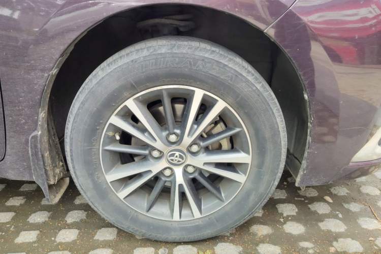 Used Toyota Levin 2016 Dual-Engine 1.8H GS E-CVT Elite Model with Sunroof Right Front Wheel Hub