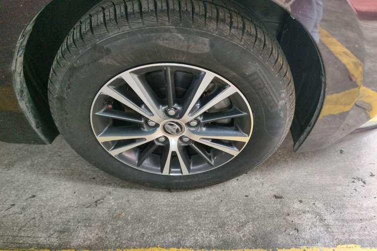 Used Toyota Levin 2016 Dual-Engine 1.8H GS E-CVT Elite Model with Sunroof Right Front Wheel Hub