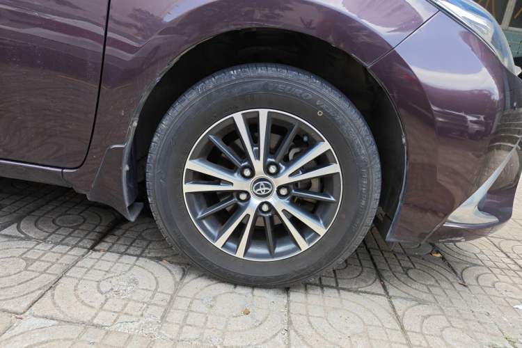 Used Toyota Levin 2016 Dual-Engine 1.8H GS E-CVT Elite Model with Sunroof Right Front Wheel Hub