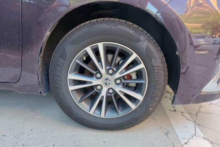 Used Toyota Levin 2016 Dual-Engine 1.8H GS E-CVT Elite Model with Sunroof Right Front Wheel Hub
