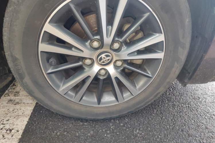 Used Toyota Levin 2016 Dual-Engine 1.8H GS E-CVT Elite Model with Sunroof Right Front Wheel Hub