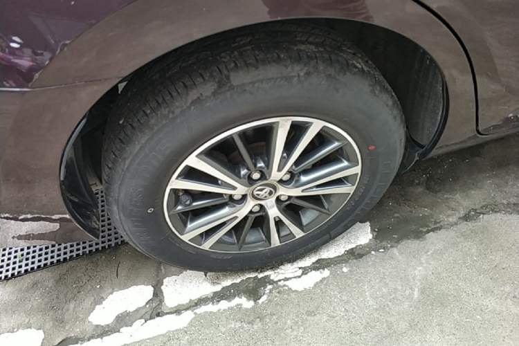 Used Toyota Levin 2016 Dual-Engine 1.8H GS E-CVT Elite Model with Sunroof Right Rear Wheel Hub