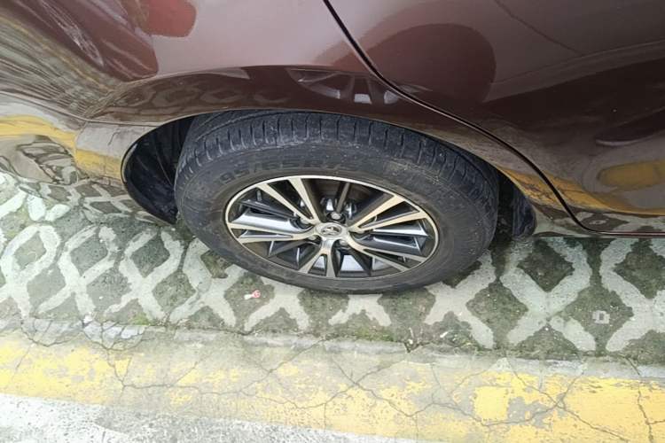 Used Toyota Levin 2016 Dual-Engine 1.8H GS E-CVT Elite Model with Sunroof Right Rear Wheel Hub