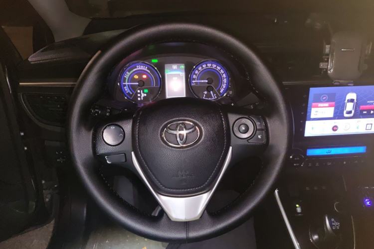 Used Toyota Levin 2016 Dual-Engine 1.8H GS E-CVT Elite Model with Sunroof Steering Wheel